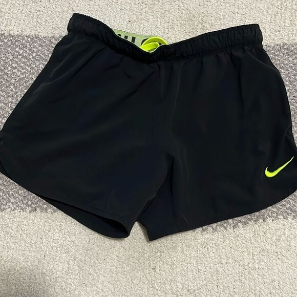 GUC - Nike - XS - Picture 2 of 7